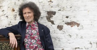 Gilbert O’Sullivan opent stembus Evergreen Top 1000 van NPO Radio 5